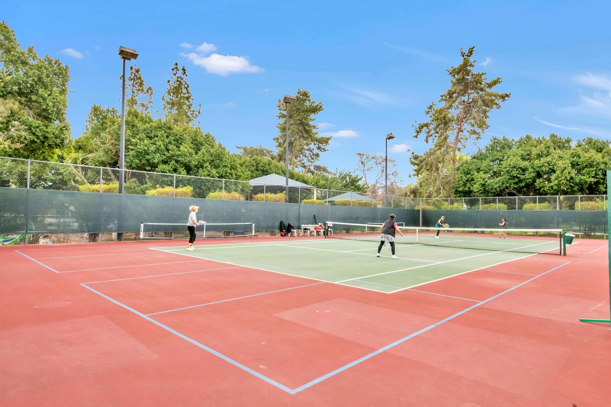 Tennis, pickle ball, and racquet ball available to guests (notify us in advance for membership access)