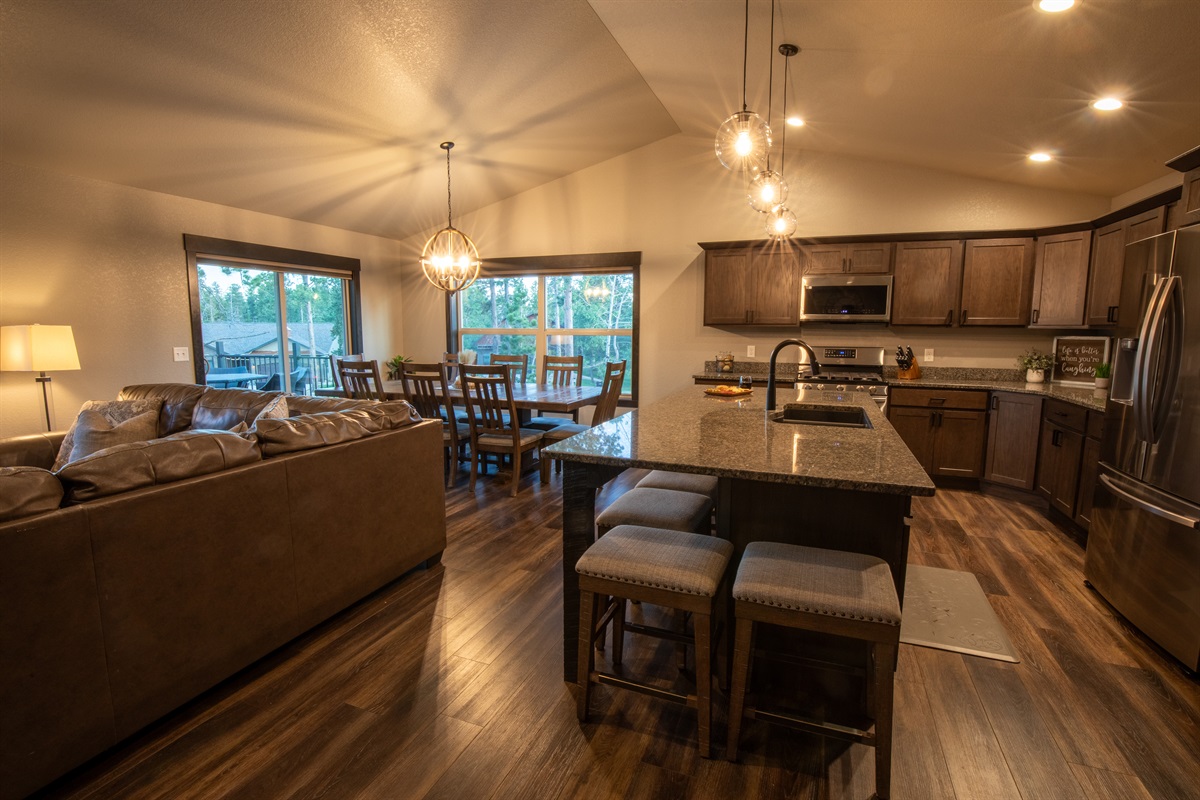 Imagine gathering in the bright open-plan space at "On The Rocks," lounging on the plush sofa, sharing meals at the dining table, or chatting at the granite island bar. 
