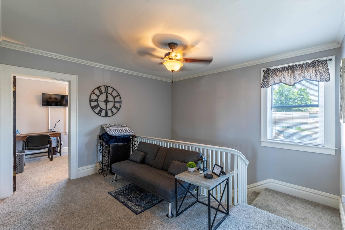 This is the entry area of the 2nd floor. The Futon (twin size) bed is in this area.