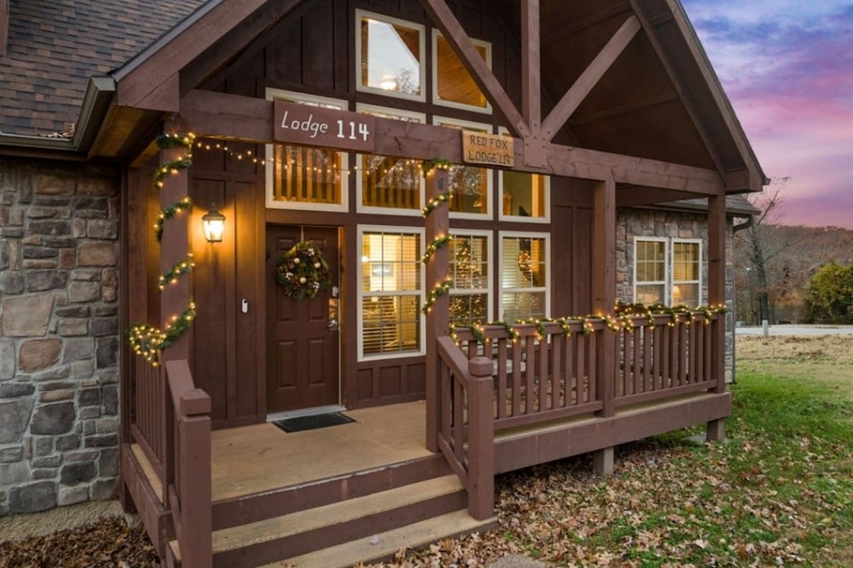 Christmas is magical in Branson, and the cabin joins in! Holiday lights and d&eacute;cor arrive November 1st.