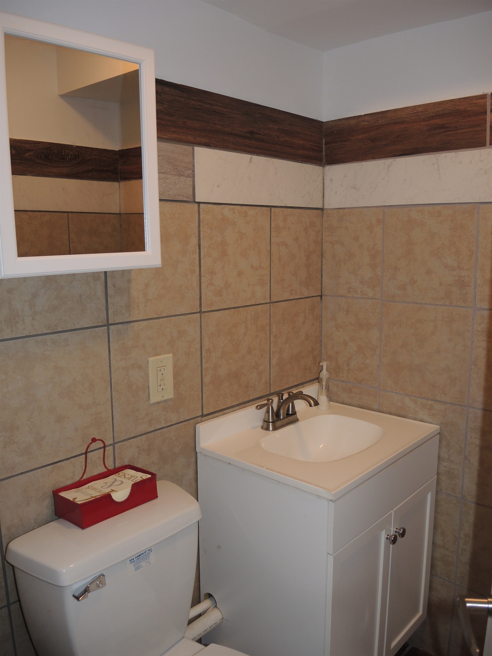 Lower level 1/2 bath