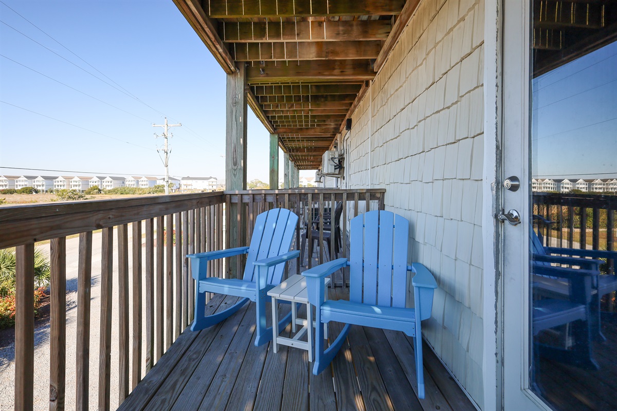 Enjoy outdoor living on the back deck!