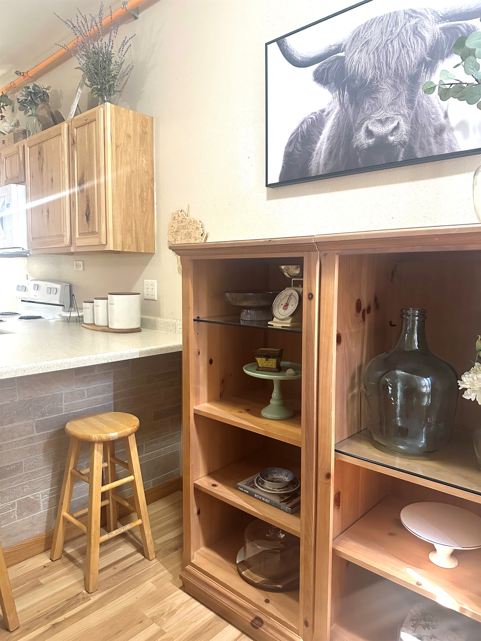 Raindrop is tastefully decorated for your enjoyment. 