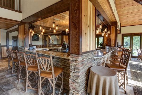 Rustic resort dining/bar area