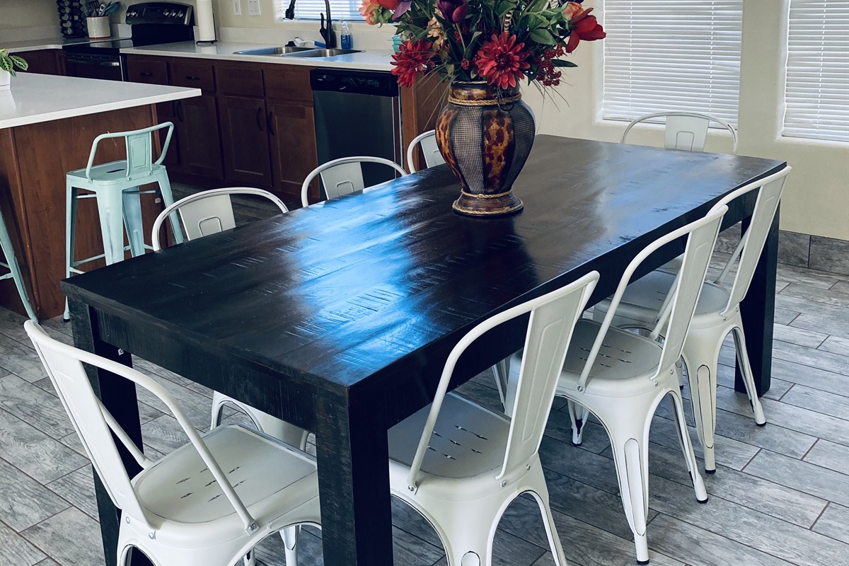 Horseshoe Bend House dining area