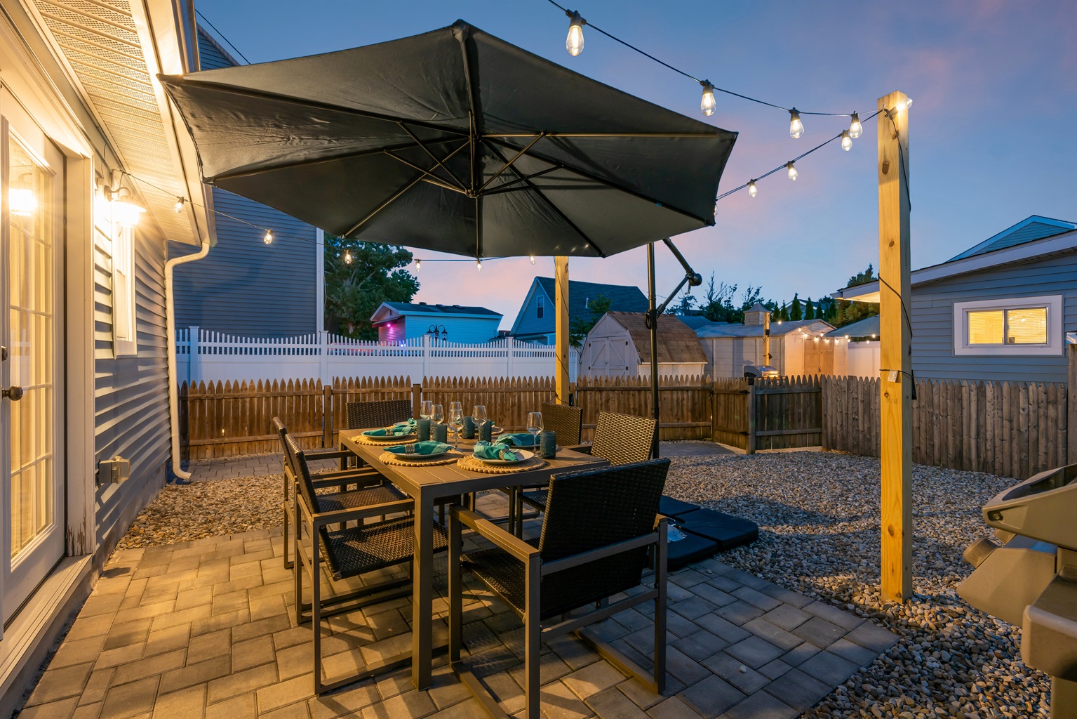 Front unit's outdoor area