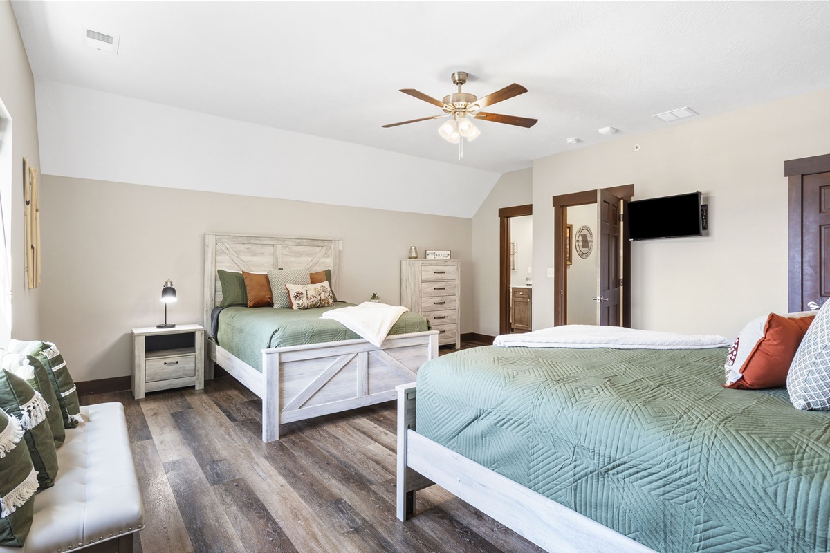 Two queen beds in upper level bedroom.