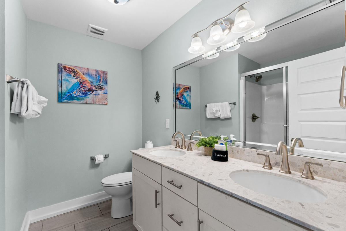 3rd floor queen bath