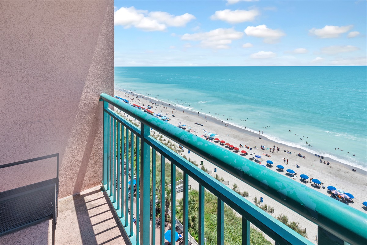 Balcony with Amazing Views of the Ocean