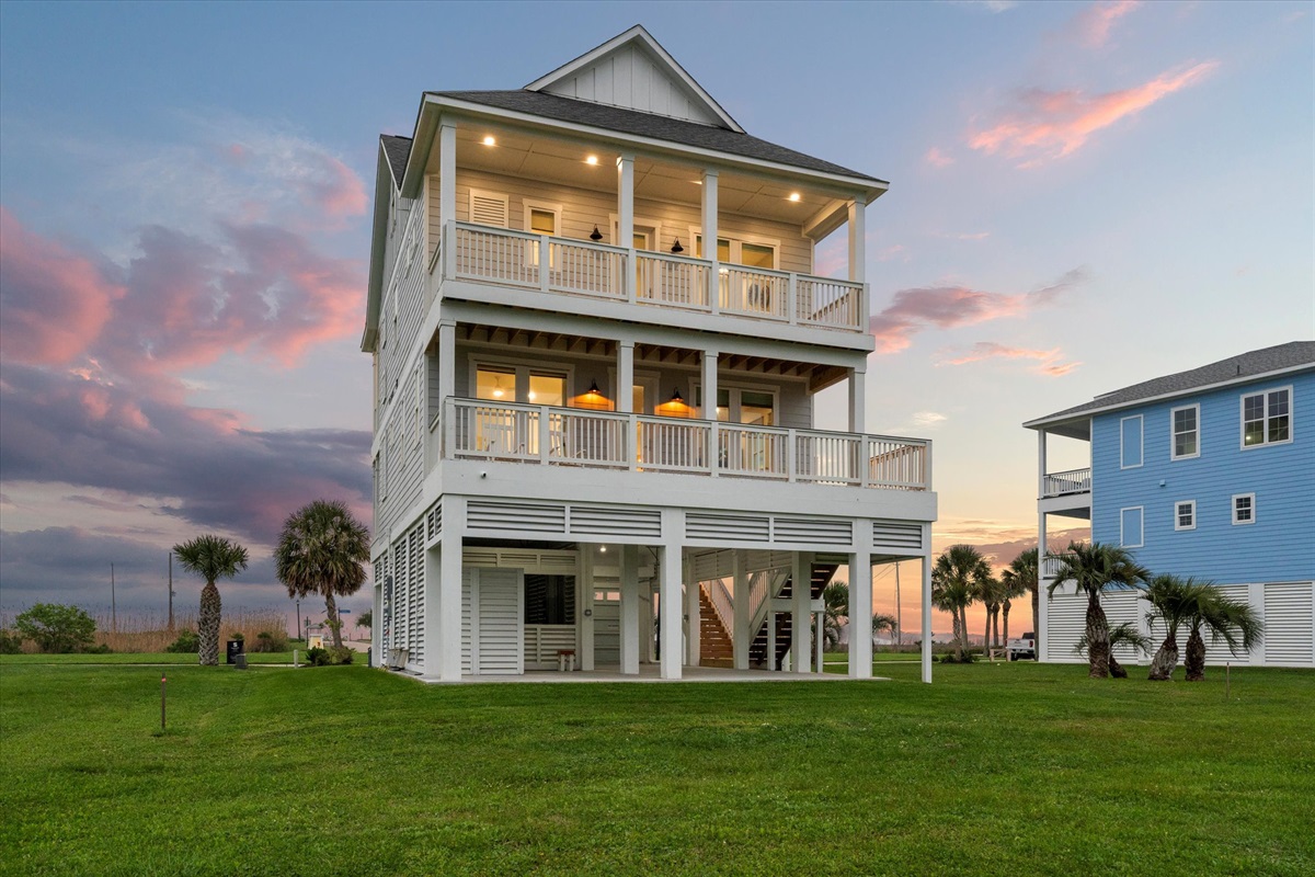 a465538c4efb4188b04a6d365614b20d Large | Beachhouse | Texas | TX | Vacation Homes | Galveston | Crystal Beach | Kokomo | Breezy Days | Beachfront Elegance | Sunrise Serenity | Southern Sands Property Management, LLC