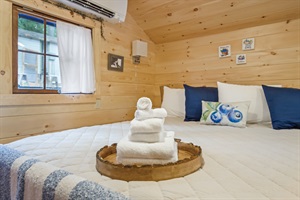 Queen bed with Towel arrangement