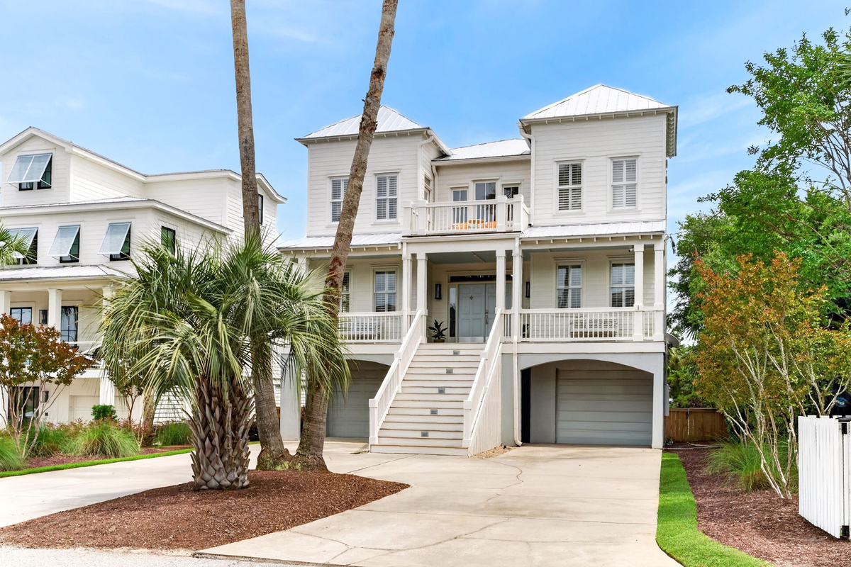 Front of House | Twin Palms | 914 Carolina Blvd | Isle of Palms, SC | IOP Escapes