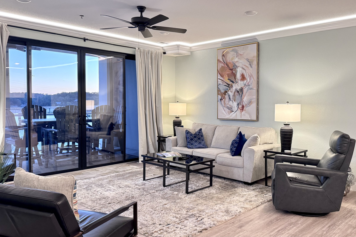 Topsider 406 on the 4th floor with great views of the lake