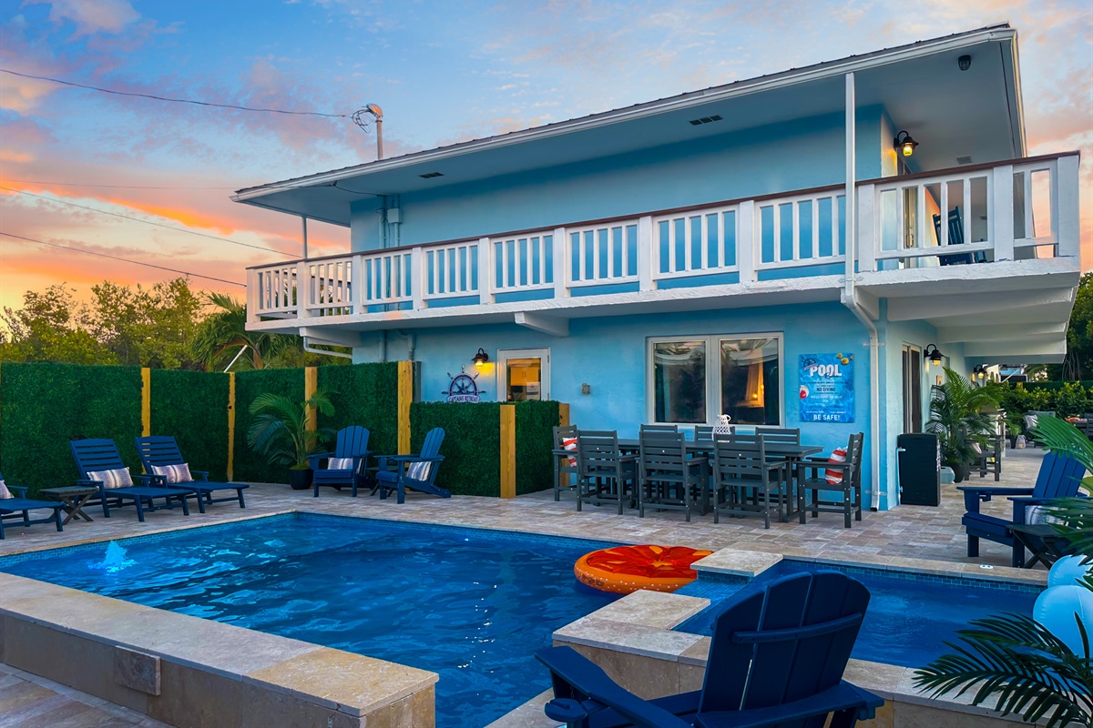 Wrap up the day with a few splashes in the pool.