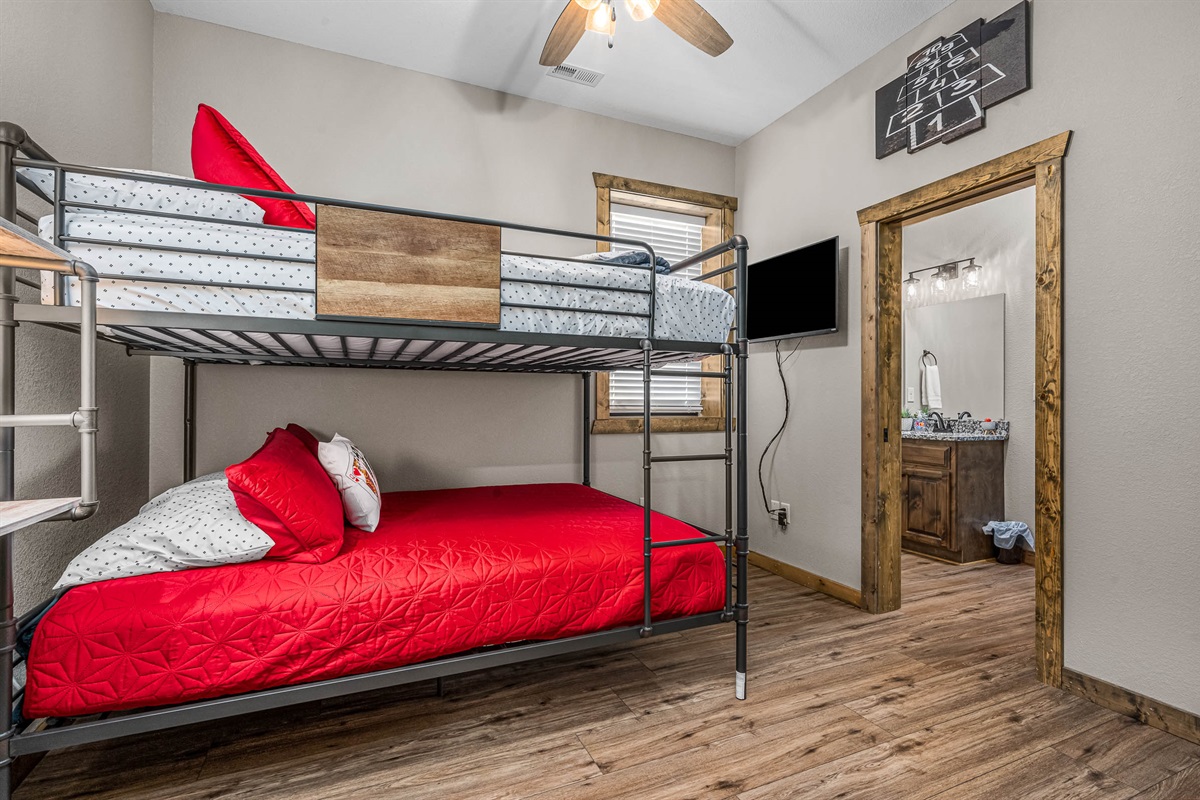 Lower level queen over queen bunkroom #2 attached to Jack and Jill bathroom-sleeps 4