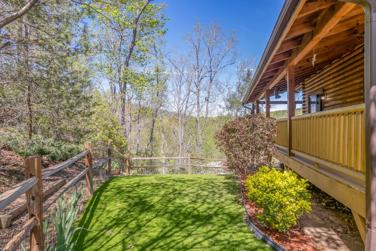 Large fenced in yard with pet-safe artificial turf- holds dogs 25 pounds or less