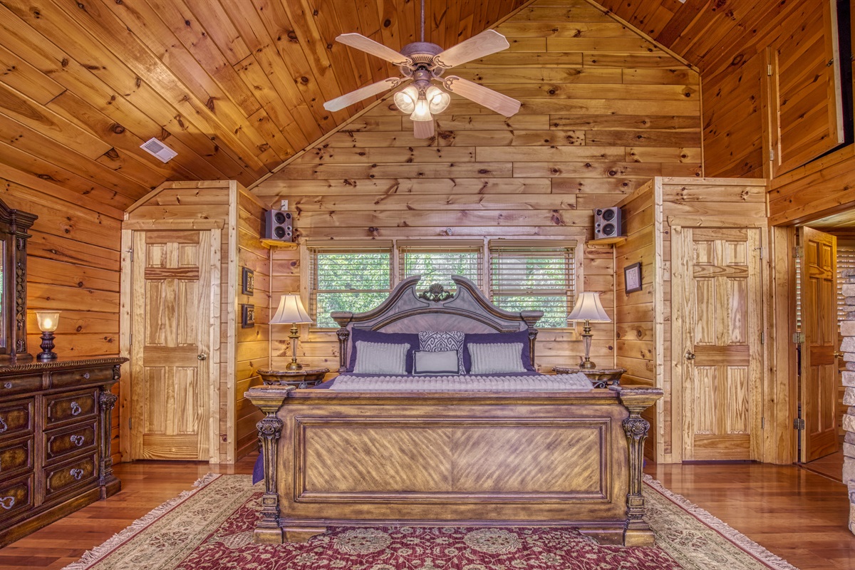 Upper floor KING bed