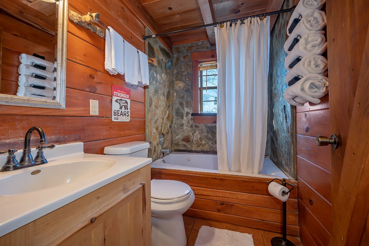 Main floor bathroom with jetted tub 