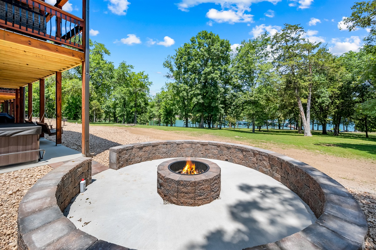 Firepit for ooey gooey S'mores!