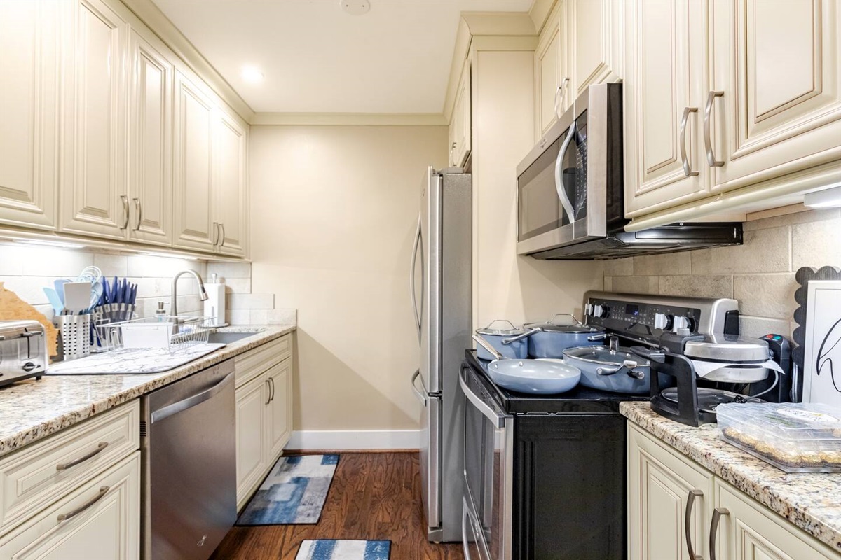 Bright kitchen w/ dishwasher & plenty of prep space.