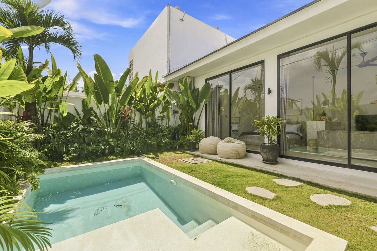 Pool area