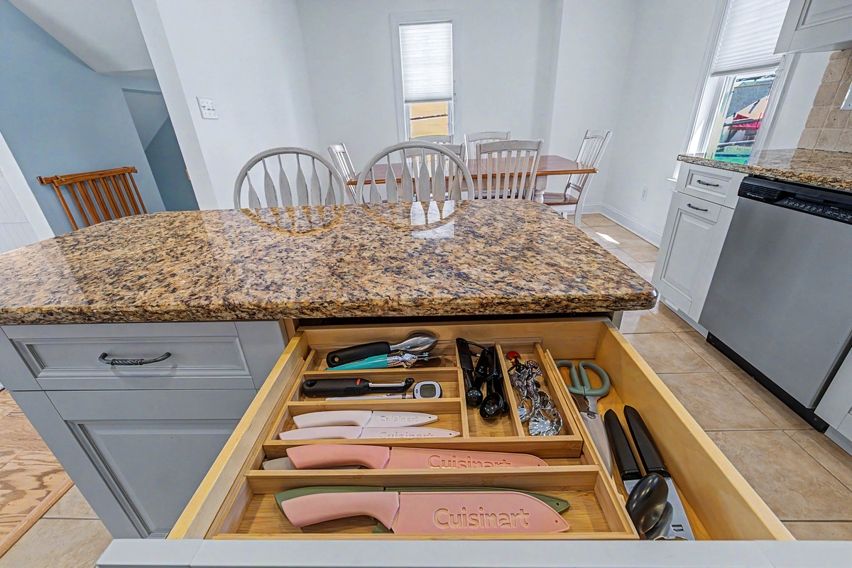 Kitchen_Island_Drawer_Utensils