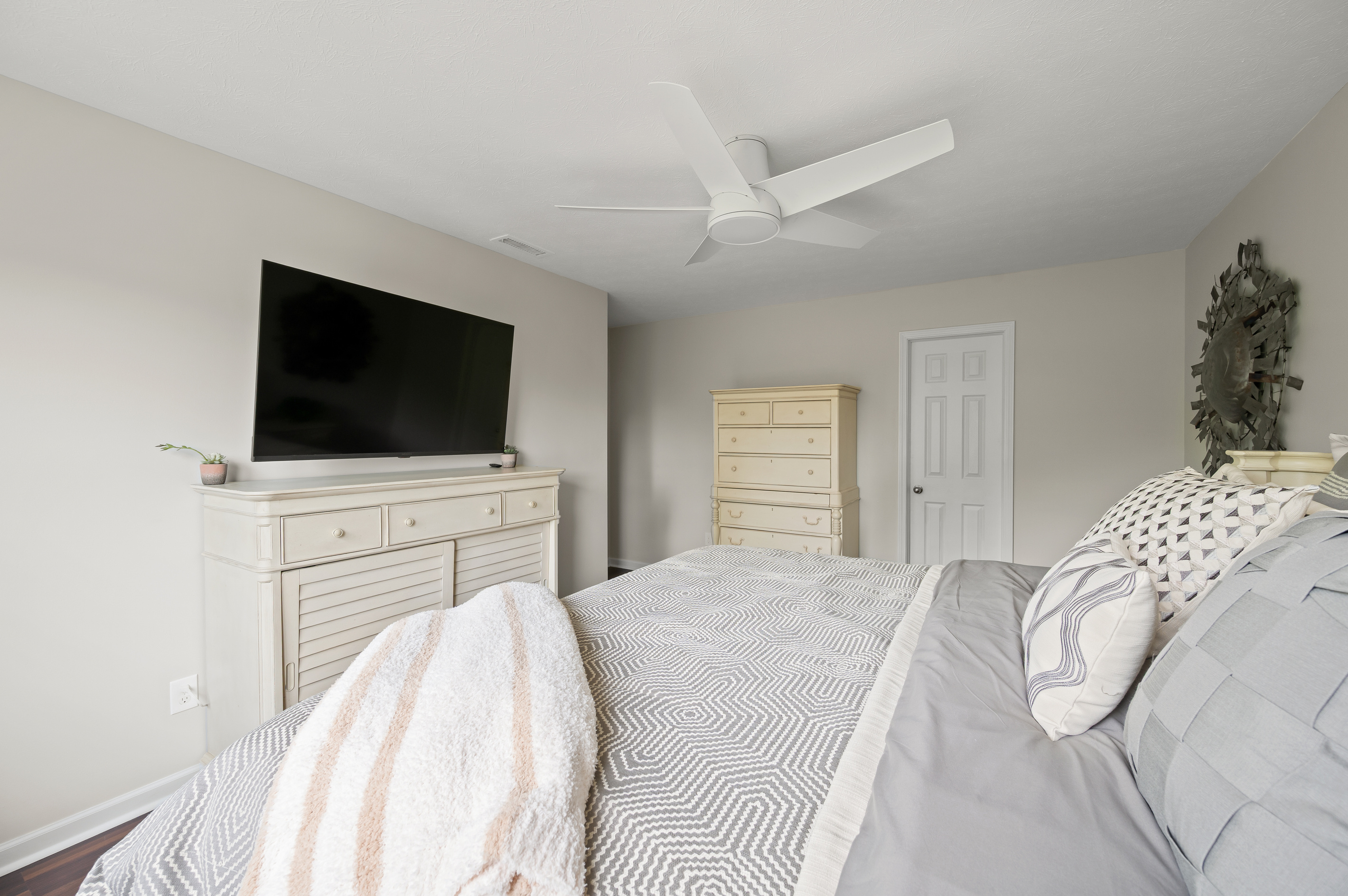 Kick back and enjoy your favorite shows on the Smart TV in Bedroom 2. Simply log in with your personal streaming accounts and watch just like you do at home.