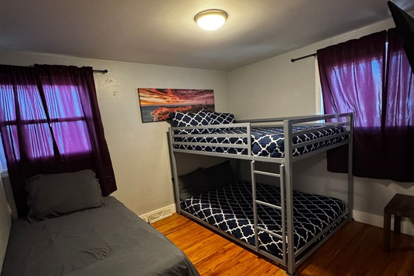 Sleepover vibes unlocked! Twin bed + bunk bed combo = room for everyone to crash in comfort.