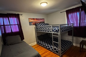 Sleepover vibes unlocked! Twin bed + bunk bed combo = room for everyone to crash in comfort.