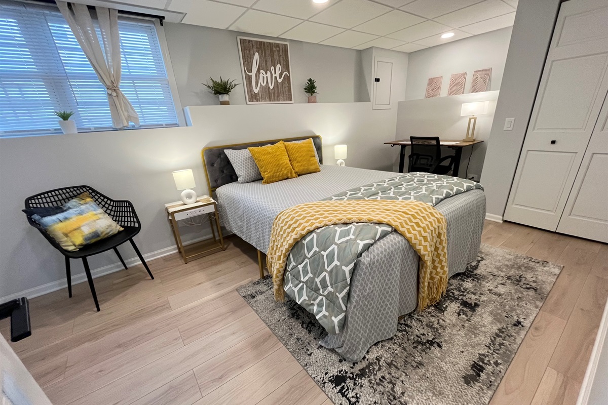 Bedroom 4 with Queen Bed