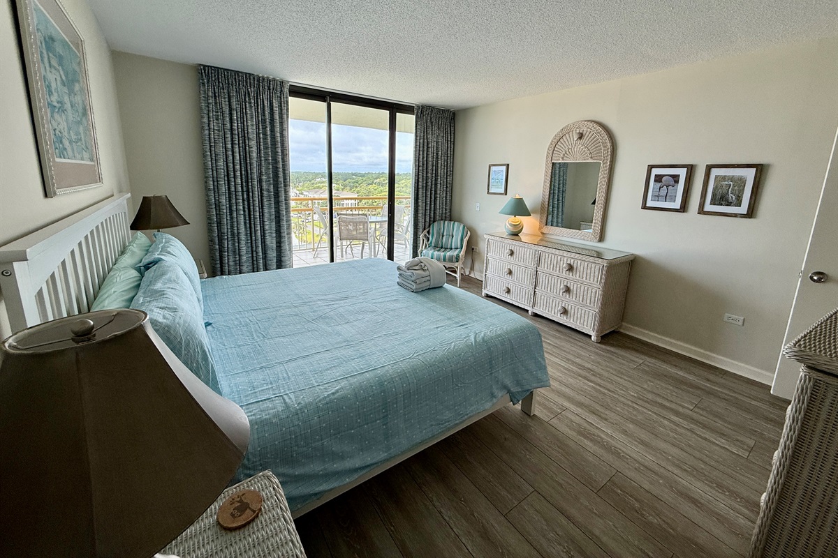 Oceanfront Master King Bed, TV and LVT Flooring