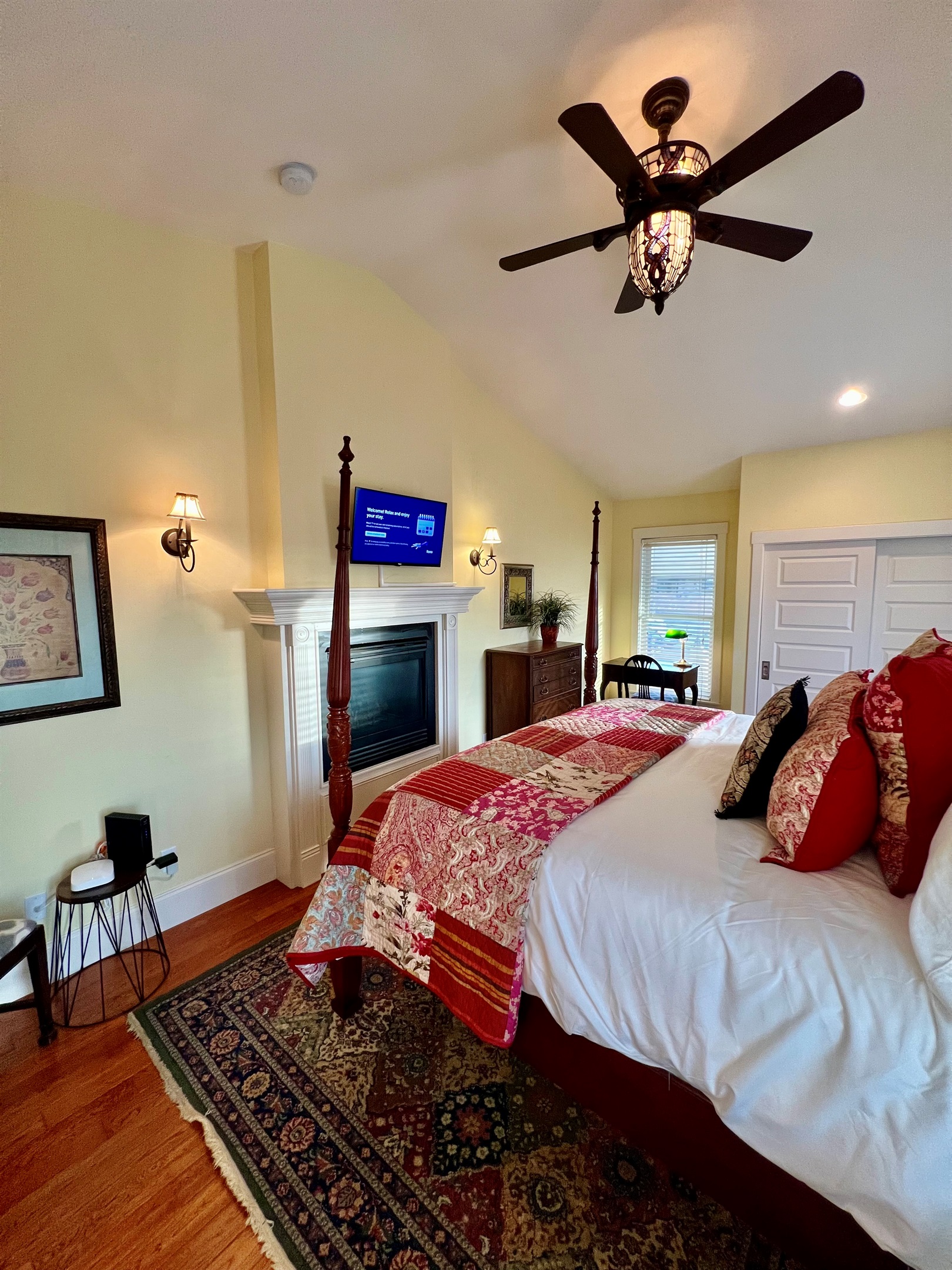 Wind down in style. Whether it's a late-night movie or the morning news, enjoy your own private screen right from the comfort of bed.