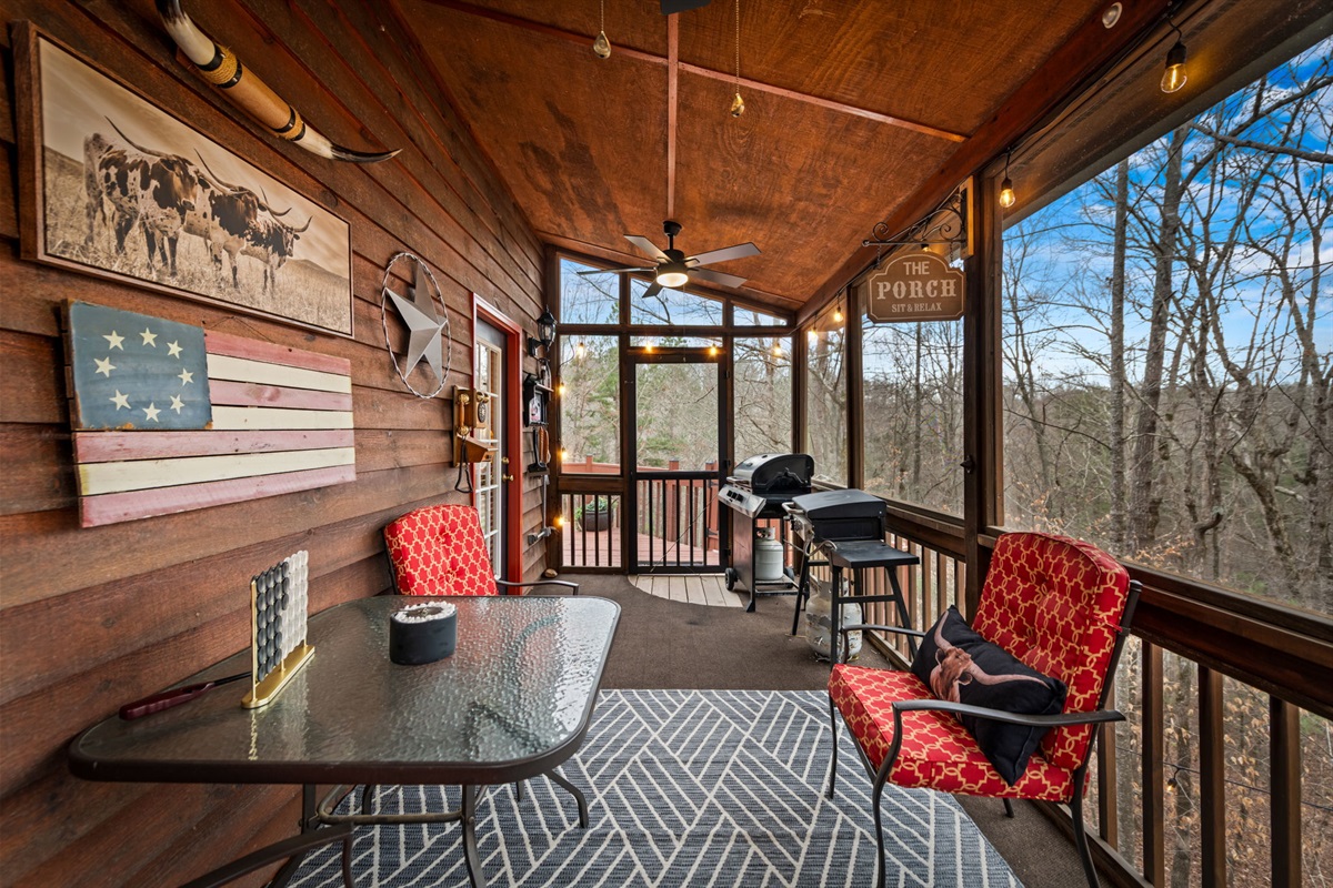 Protected from the elements, it allows you to enjoy fresh air in a peaceful and relaxing setting.