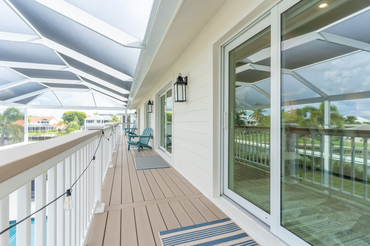 Large Screened in Deck
