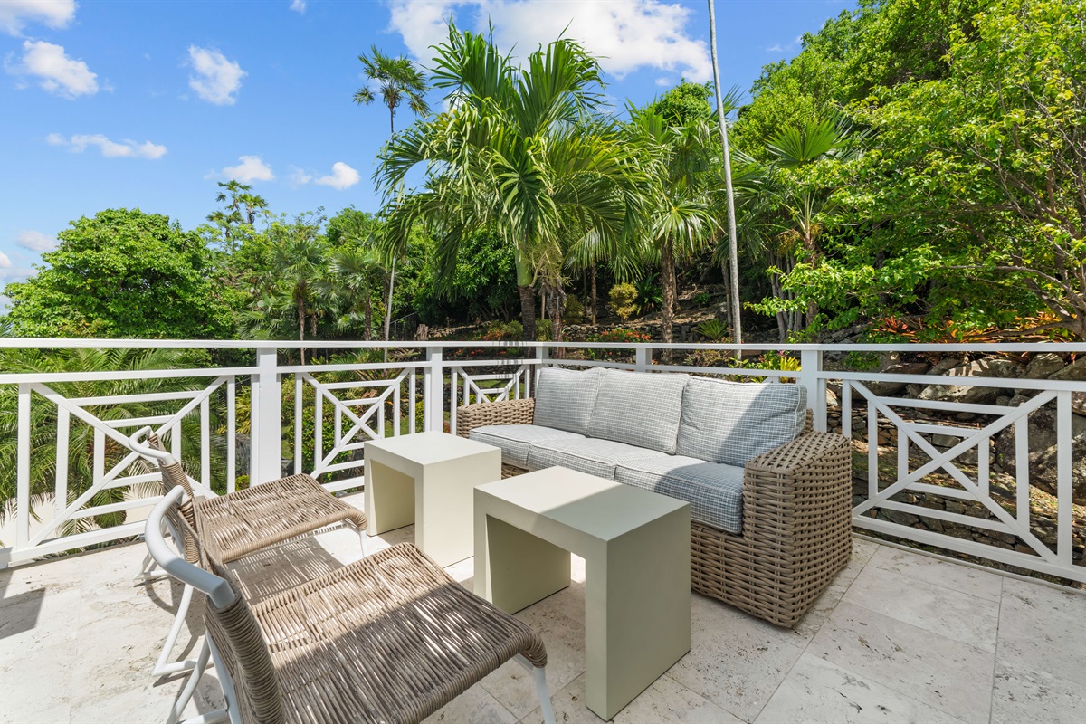 Upper-level balcony with panoramic ocean views, ideal for coffee at sunrise or nightcaps under the stars.