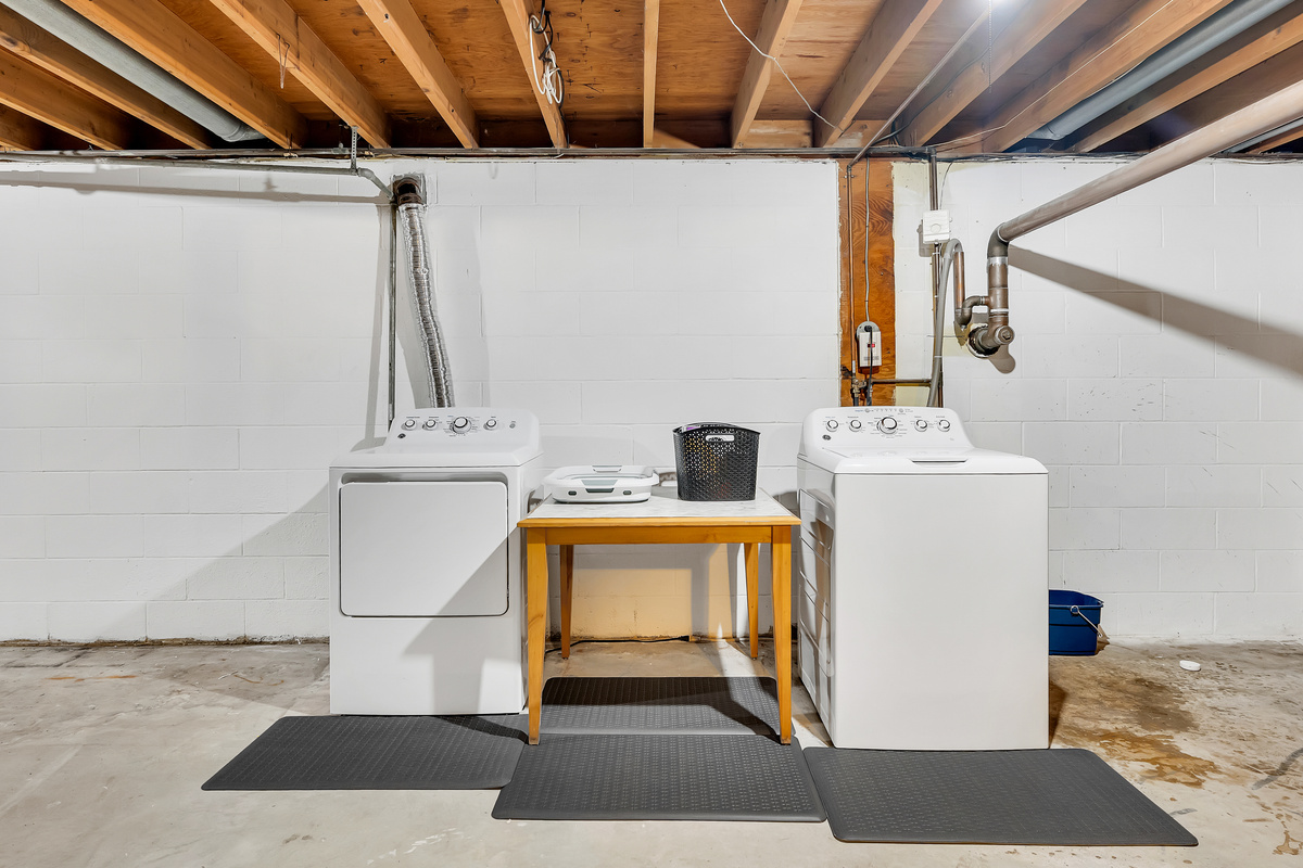 Laundry Room – Washer & Dryer