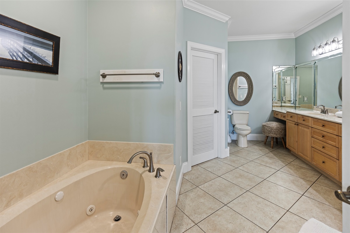 Master Bathroom (3rd Floor)