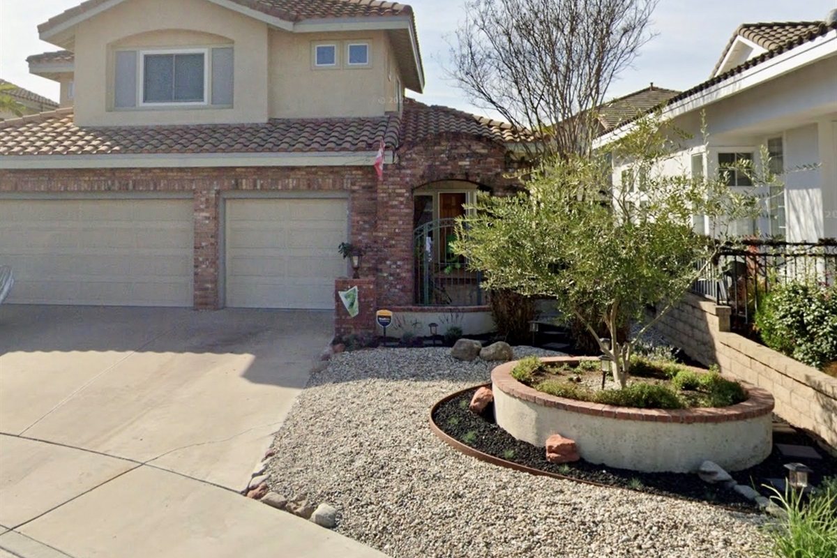 The Great Park Place! (Three driveway parking spaces plus cul-de-sac street parking).