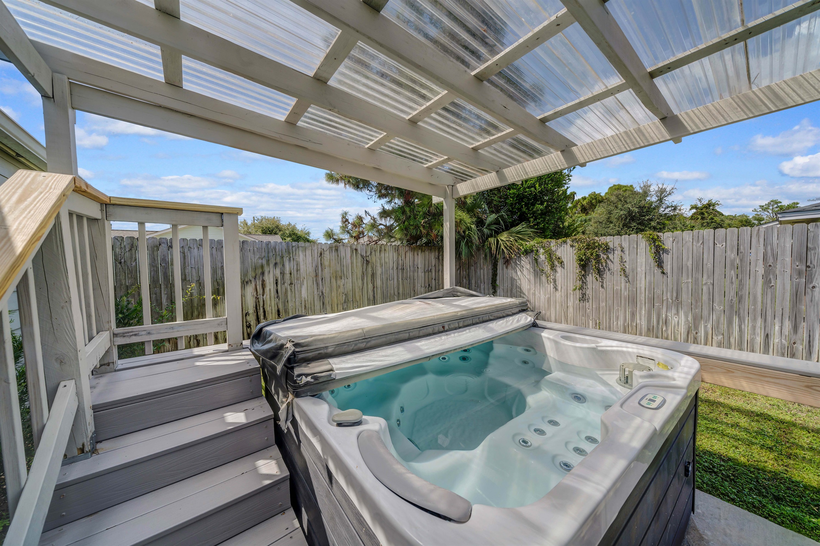 The clear pergola roof keeps the rain off while you soak. It also lets in plenty of natural sunlight during the day.