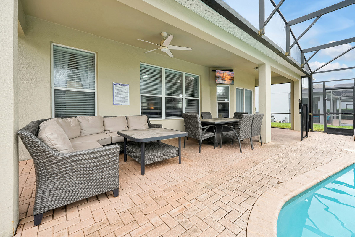 Covered lanai lounge seating