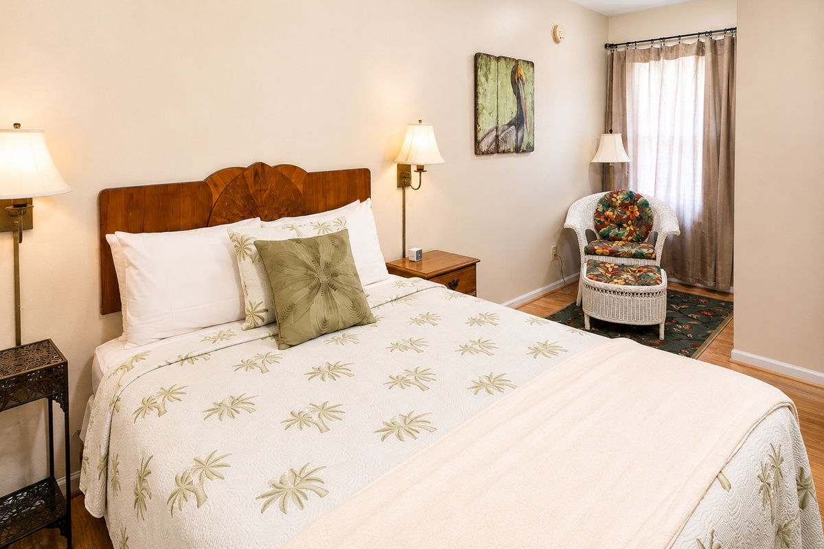 Master with sitting area, dresser, flat TV