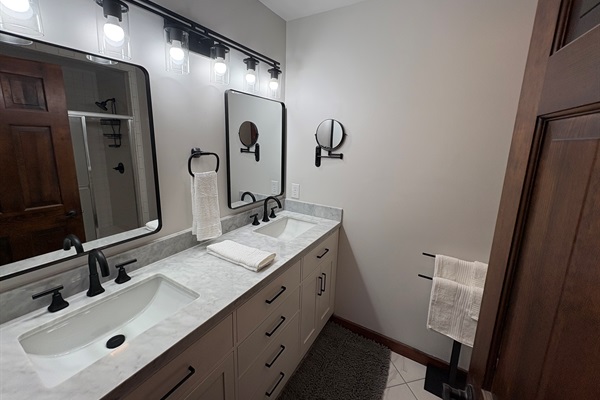 3rd Floor King Suite Bathroom