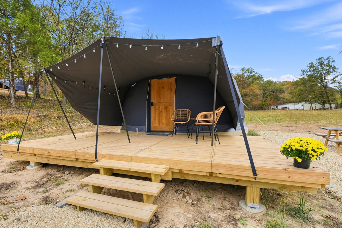 Discover your woodland escape at Hickory Point, surrounded by the natural beauty of Missouri’s Ozarks.