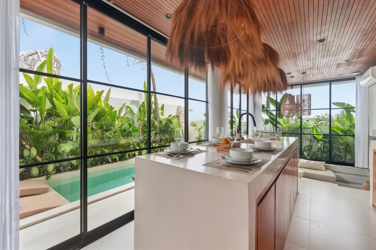Kitchen & Dining Area