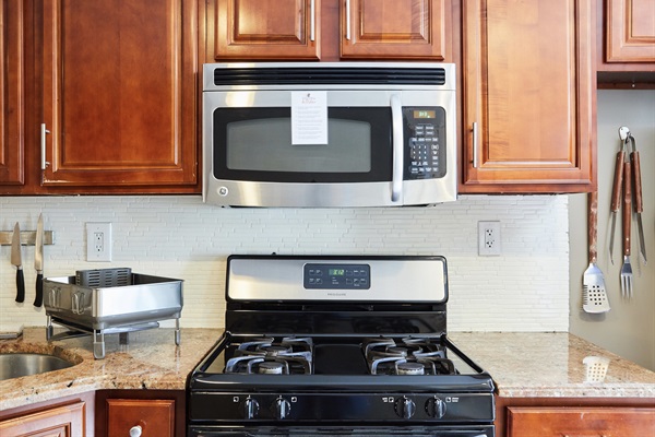 Microwave and stove/oven