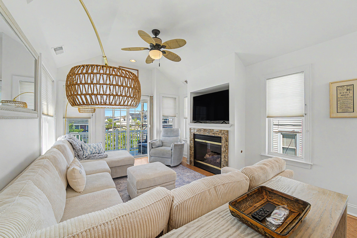 living_room_balcony_view