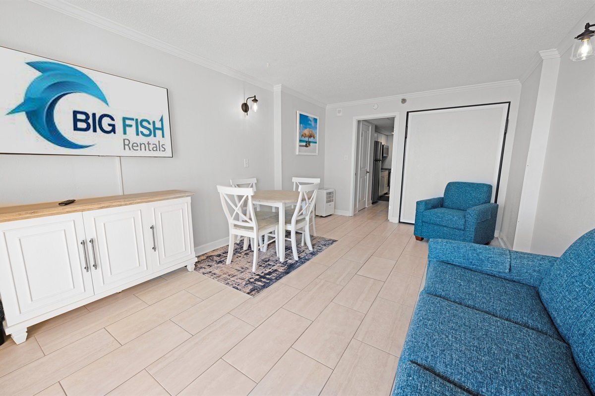 Living Room with Stunning Views🌊☀️