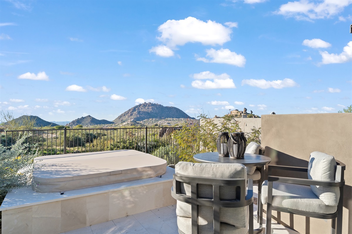 *No table/chairs: A bonus second spa and sitting area can be enjoyed off the Master Bedroom. 