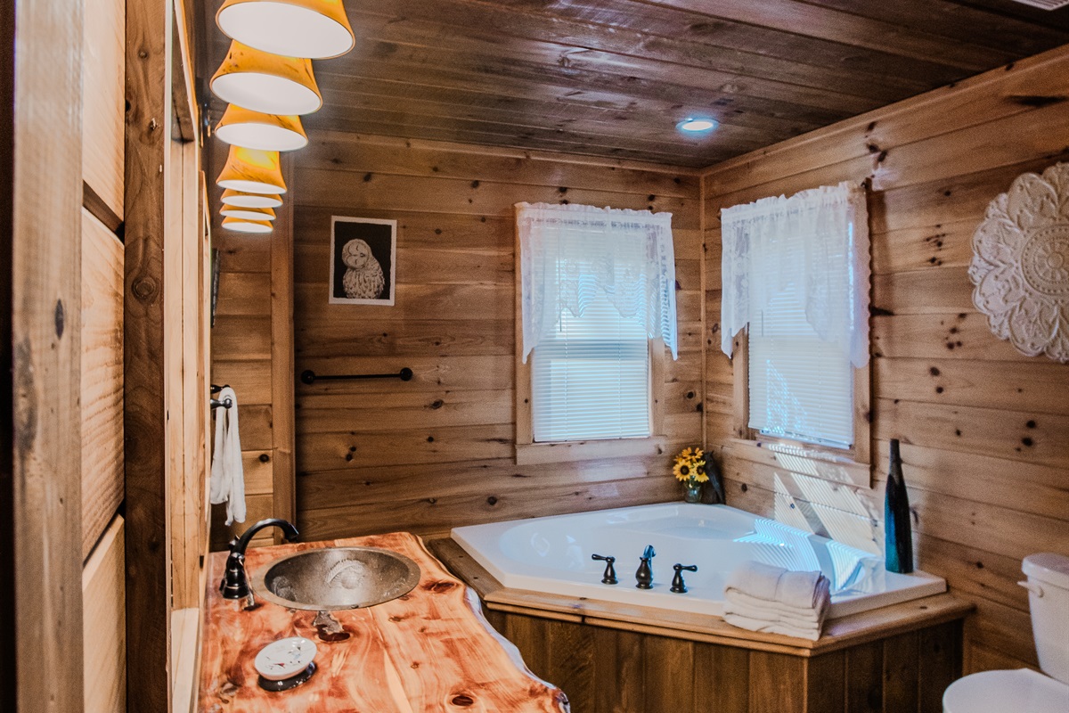 Full bath off bedrom