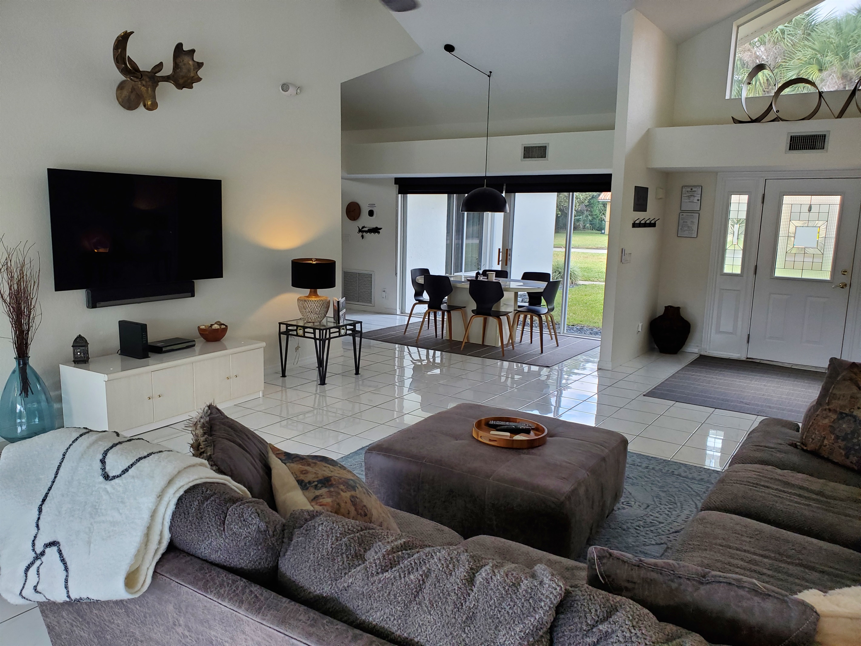 Living room and smart TV 